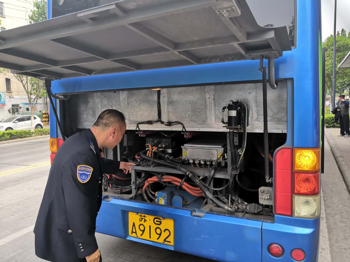 公交集團(tuán)公交事業(yè)一部堅(jiān)持上路上線檢查保障安全生產(chǎn)